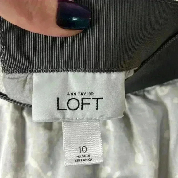 LOFT Silk Blend Floral A-Line Skirt Size 10 Gray & Cream - Picture 2 of 9